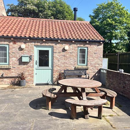 Cosy Village Location - One Bedroom Barn Barmston Exterior photo