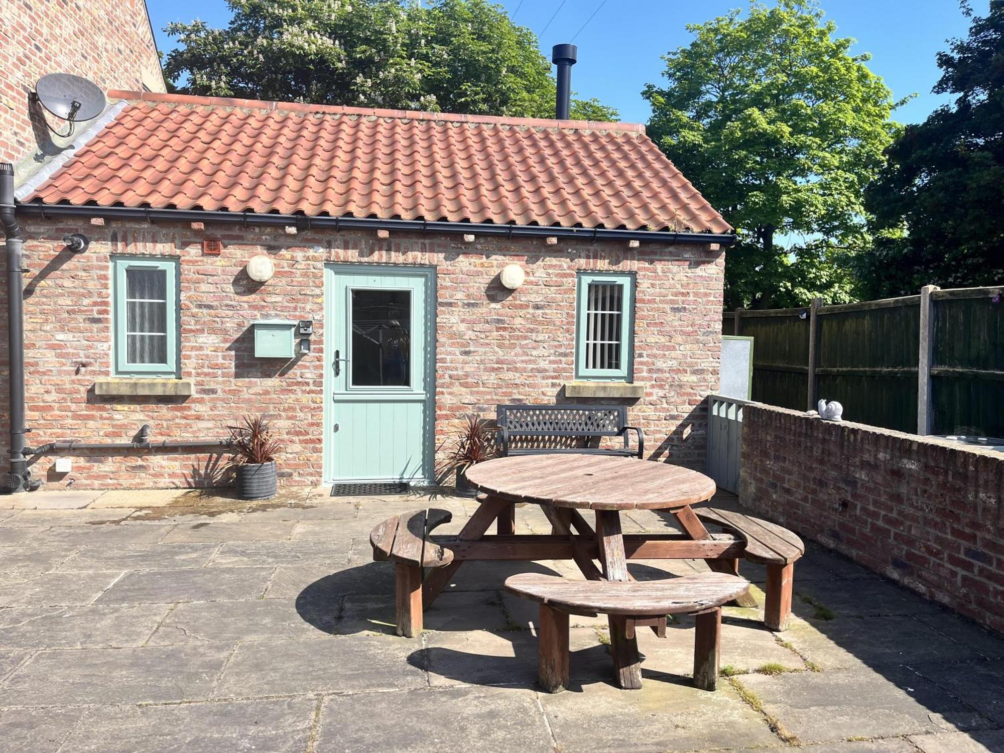 Cosy Village Location - One Bedroom Barn Barmston Exterior photo
